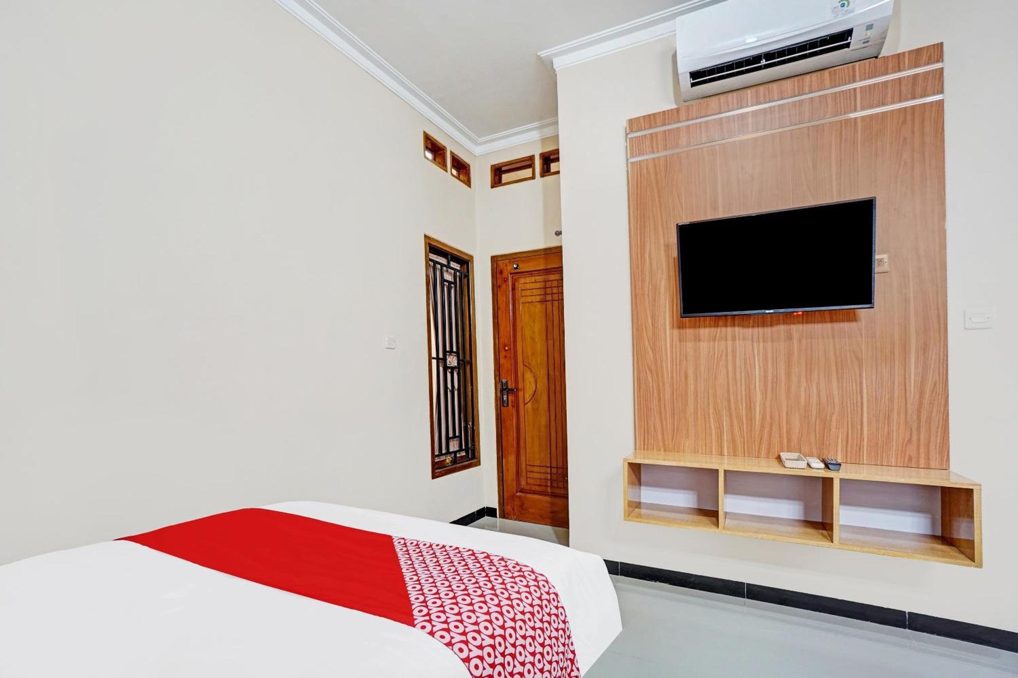 Avisha Guest House Syariah Malang Exterior foto