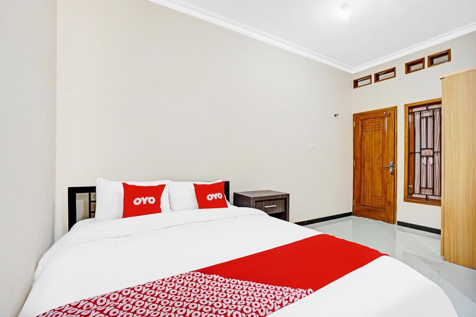 Avisha Guest House Syariah Malang Exterior foto